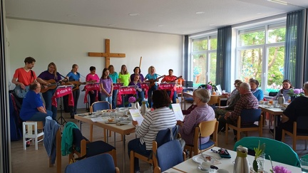 2025-05-24-GiJuLo-SingeFrühstück-00021
