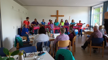 2025-05-24-GiJuLo-SingeFrühstück-00018